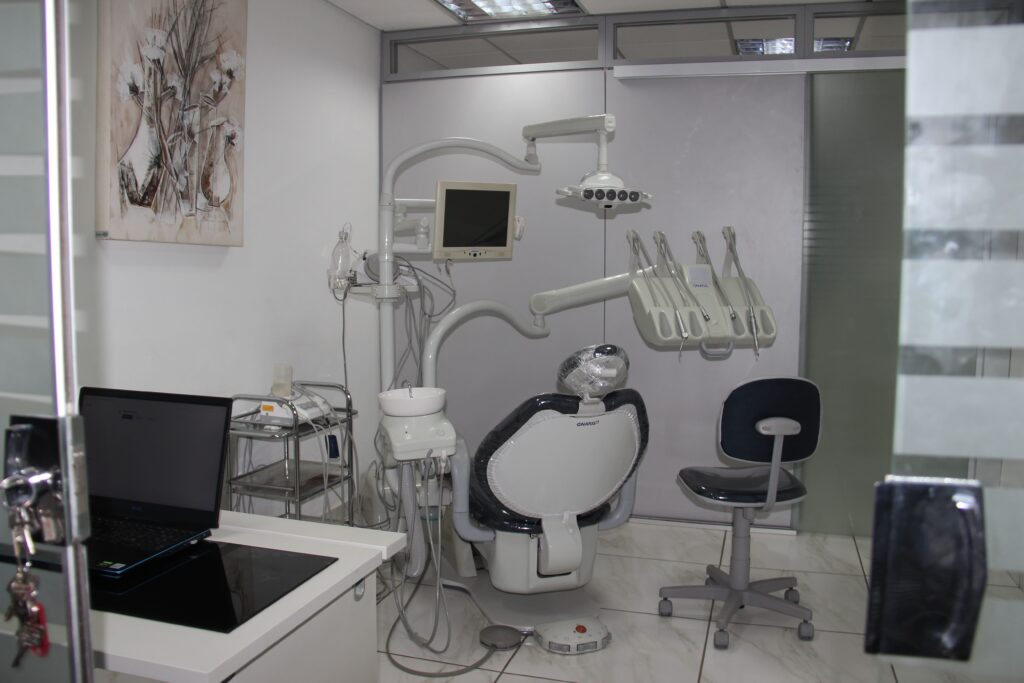 dr alysson ramos implante dentário - Clinica 3